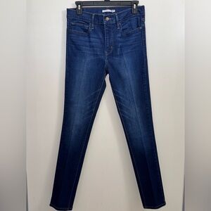 EUC Women’s Levi Slimming Skinny Jeans